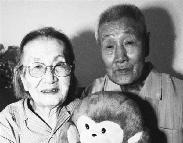 年,98岁还想挣钱给妻看病,至死不知,爱妻已过世3年_张中行_杨沫_妻子