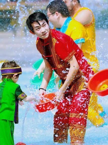 张艺兴秀深v,王俊凯惹人疼,易烊千玺反差最大_诱惑_蔡徐坤_王源