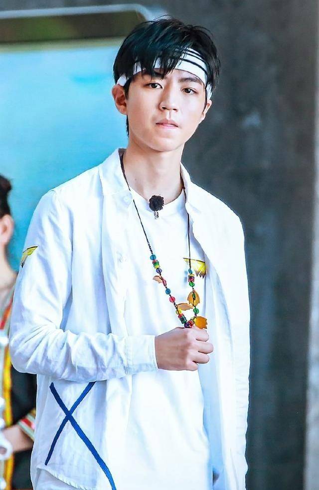 这是我吗,王俊凯都不敢相信这是自己,王俊凯吐了吐舌头.