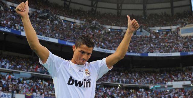 c罗皇马生涯9大瞬间:5夺金球比肩梅西,欧冠3连冠史无前例_赛季_巴萨