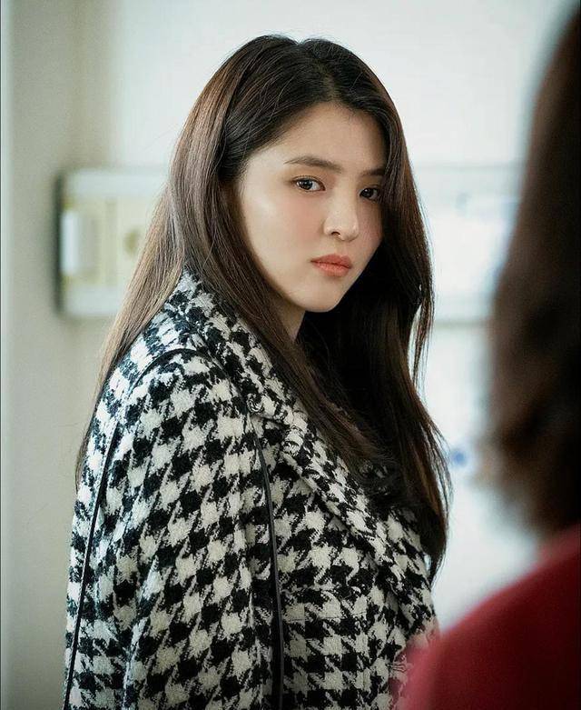 韩素希和众多外籍女星合影,"攻击性"的美貌艳压群芳,太惊艳_造型_漂亮