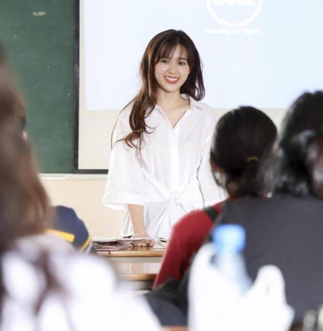 米杜曾是著名演员,摄影模特,现为胡志明市科技大学讲师.