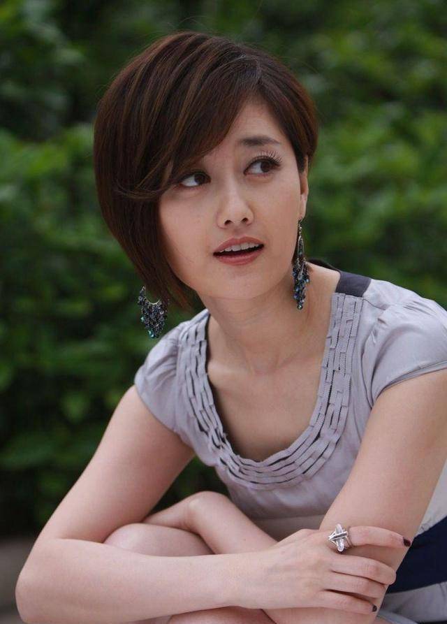 九年前的这部《丑女无敌》原来是美女云集,个个颜值都不低_角色_裴娜