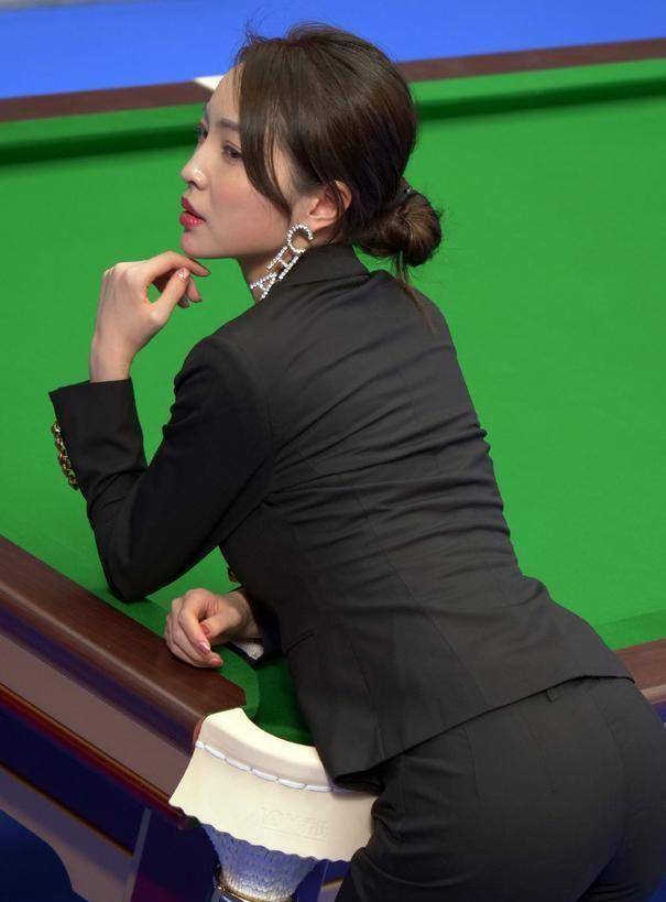 说起台球界的美女,潘晓婷肯定是不少人心中的女神,其实呢,单论颜值的