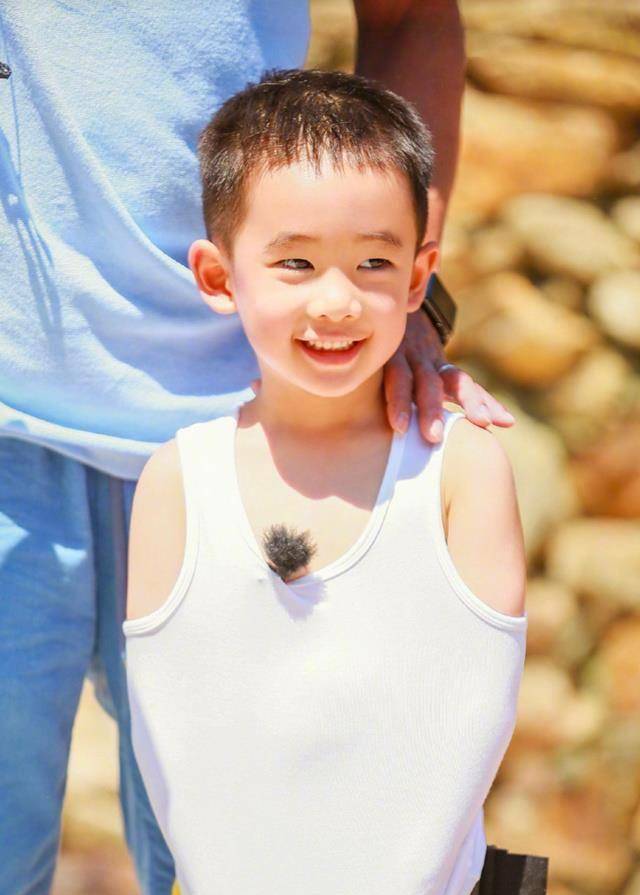 会照顾朋友,关心别人,好想要jasper这样的儿子!_爸爸_小春_妈妈