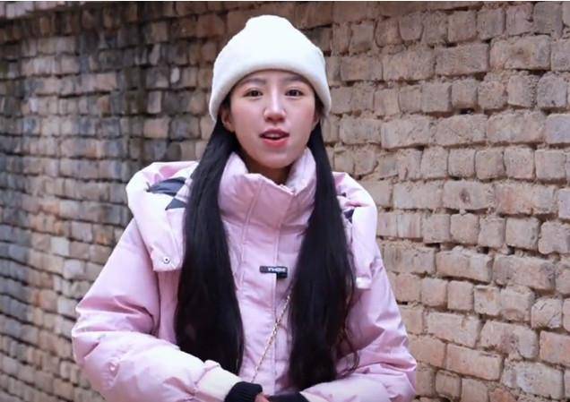 千万网红麦小登官宣怀孕,激动到手抖哽咽,两个月大被母亲抛弃_父亲