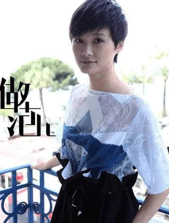 李宇春走光露胸惹粉丝尖叫春哥原来也有胸器_观众们_形象_名字