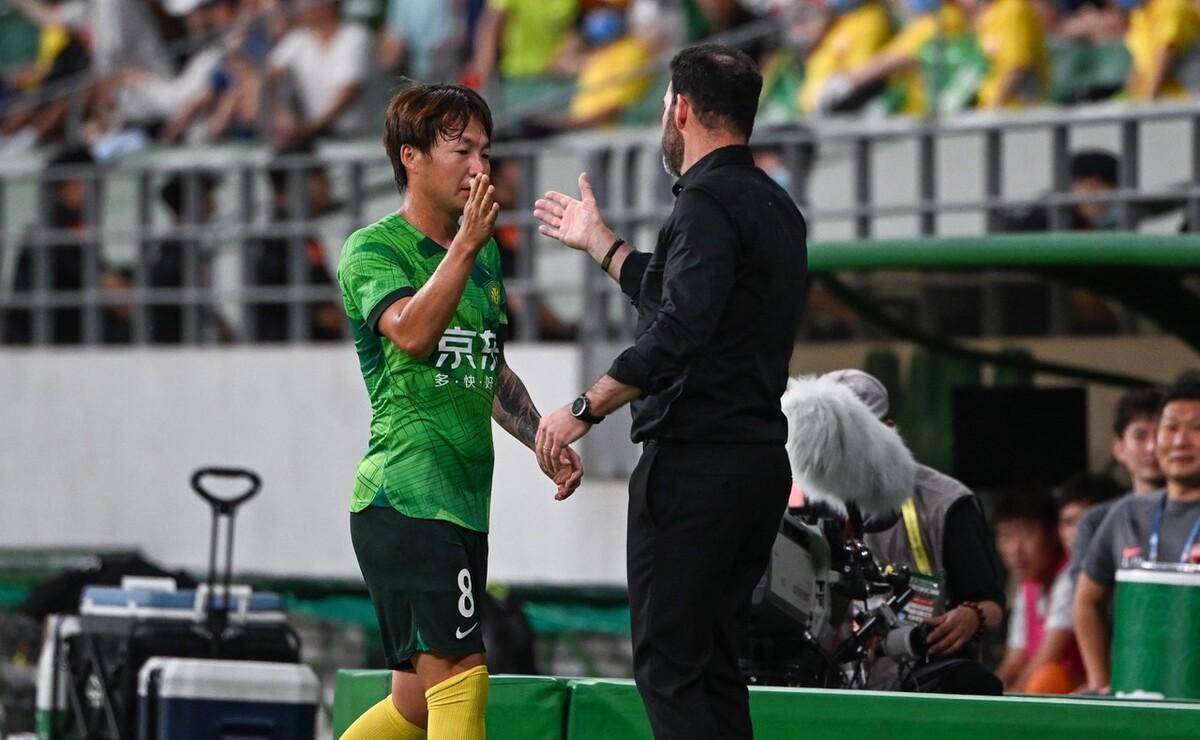 晋鹏翔,刘欢,金泰延等多位老将都被国安清洗,而朴成也因此一度被视为