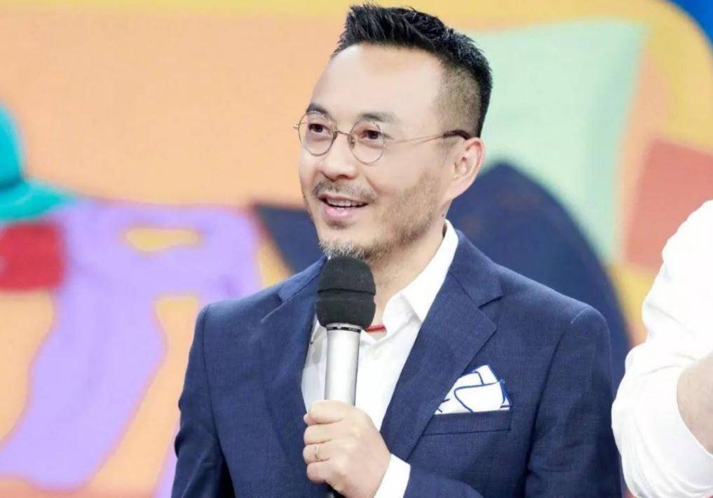 汪涵:曾经被封神的主持人,如今却越看越不顺眼_何炅_快乐家族_天天