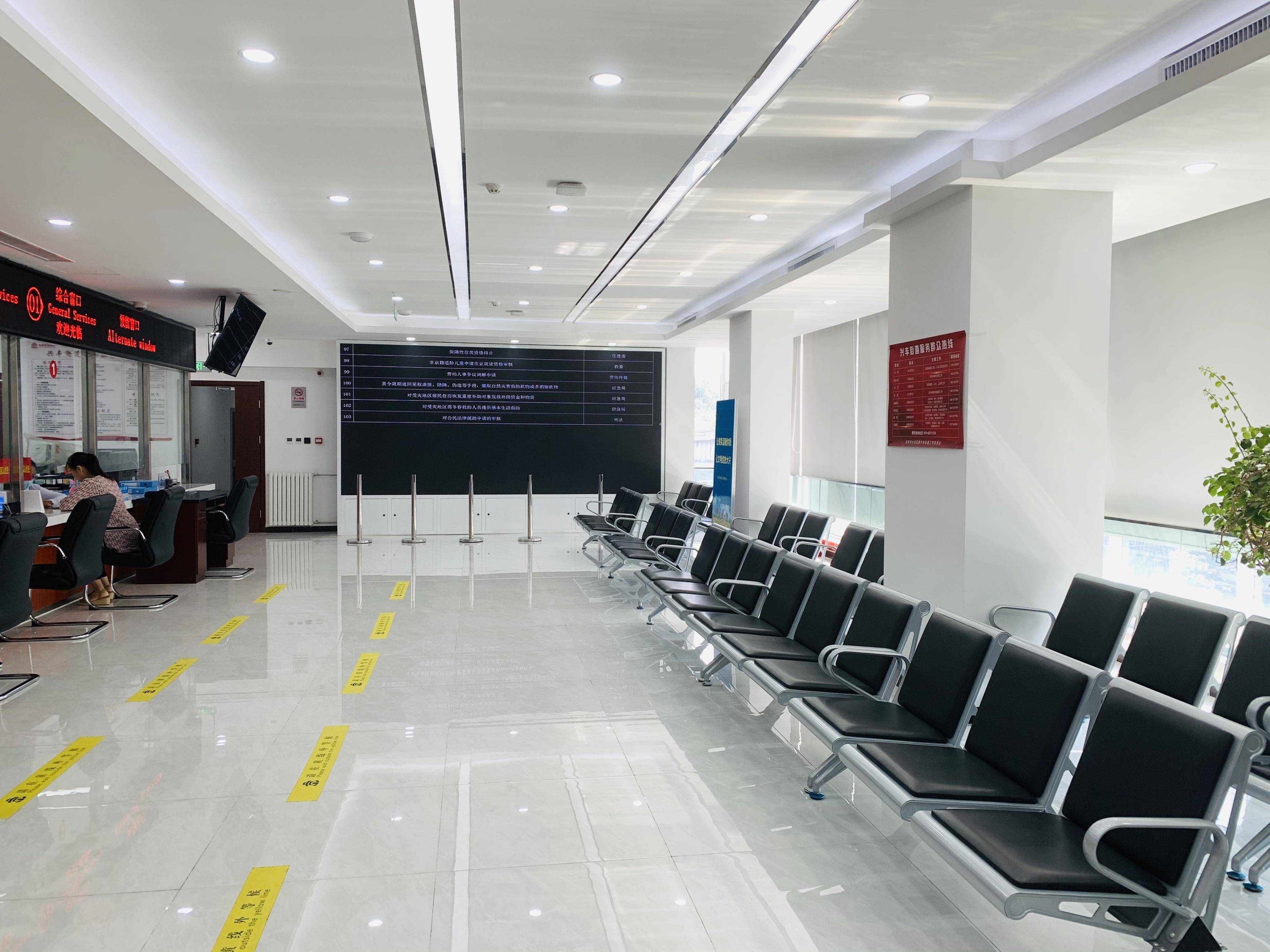 不让群众白跑一趟,窗口"延时服务"暖人心