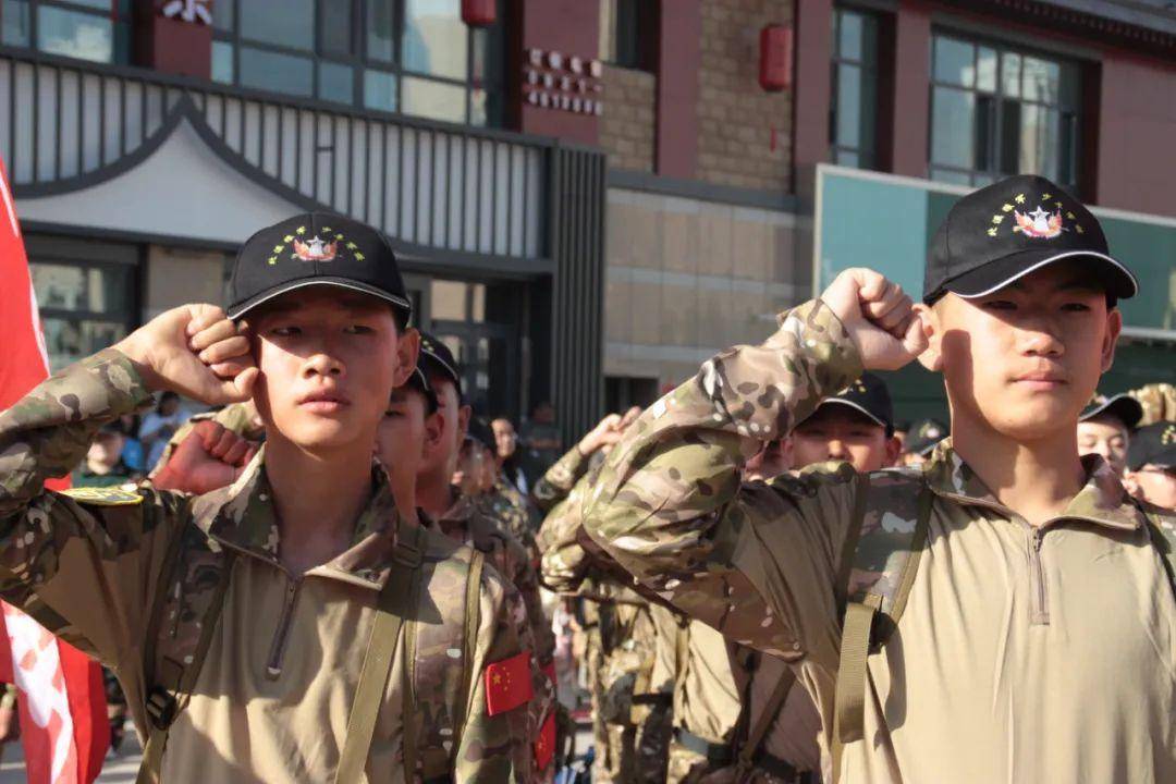 第七届北漠狼军少年军事特训夏令营开营_教育_训练_成长