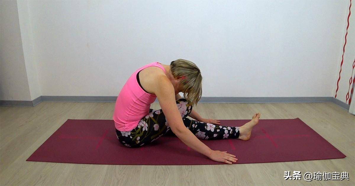 阴瑜伽体式教程:半鞋带式 如果你的臀部很紧 它是一个很好的选择