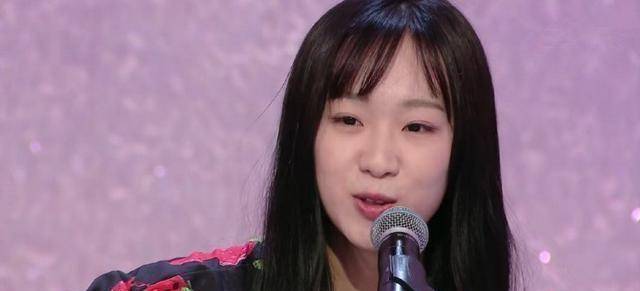 当时华晨宇去国外拍摄代言,而樊博艺也发过动态在国外旅游