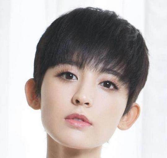 古力娜扎为张翰剪短发,爱他就要和他留一样的发型!_黑色_墨镜_灰色