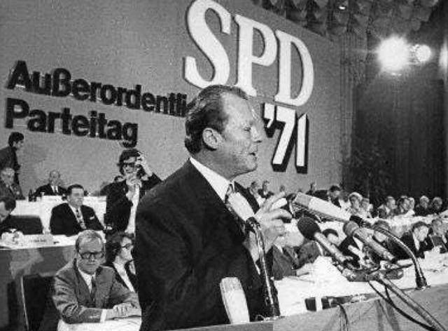 此人56岁当上大国总理,做了一件事,感动了全世界_维利·勃兰特_德国