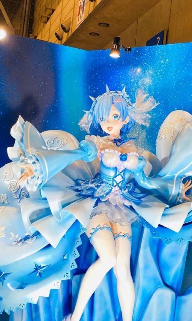 雷姆的大型水晶手办让网友直呼太精致,可惜是非卖品,不妨换一个_生活