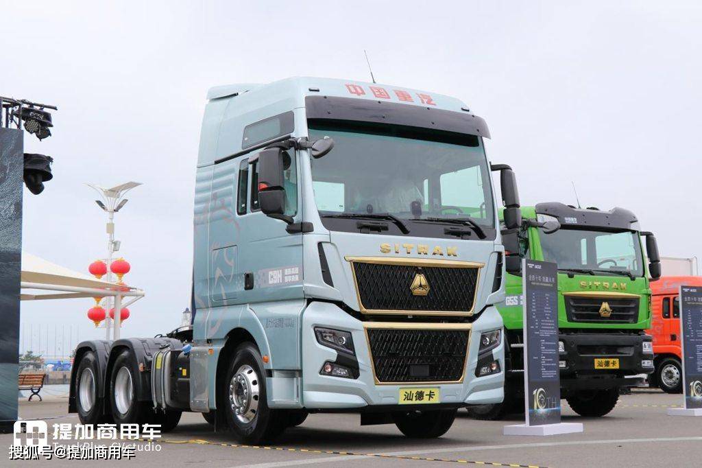 配xxl驾驶室,还有680马力发动机,最新款汕德卡c9h牵引车实拍_搜狐汽车