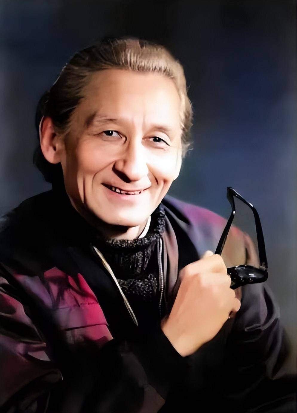 配音大咖邱岳峰:第三次自杀后离世,58岁的人生太悲情