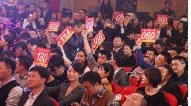 但是,命运把姬长孔和一个远在北京的叫谭希松的女强人联系到一起了.