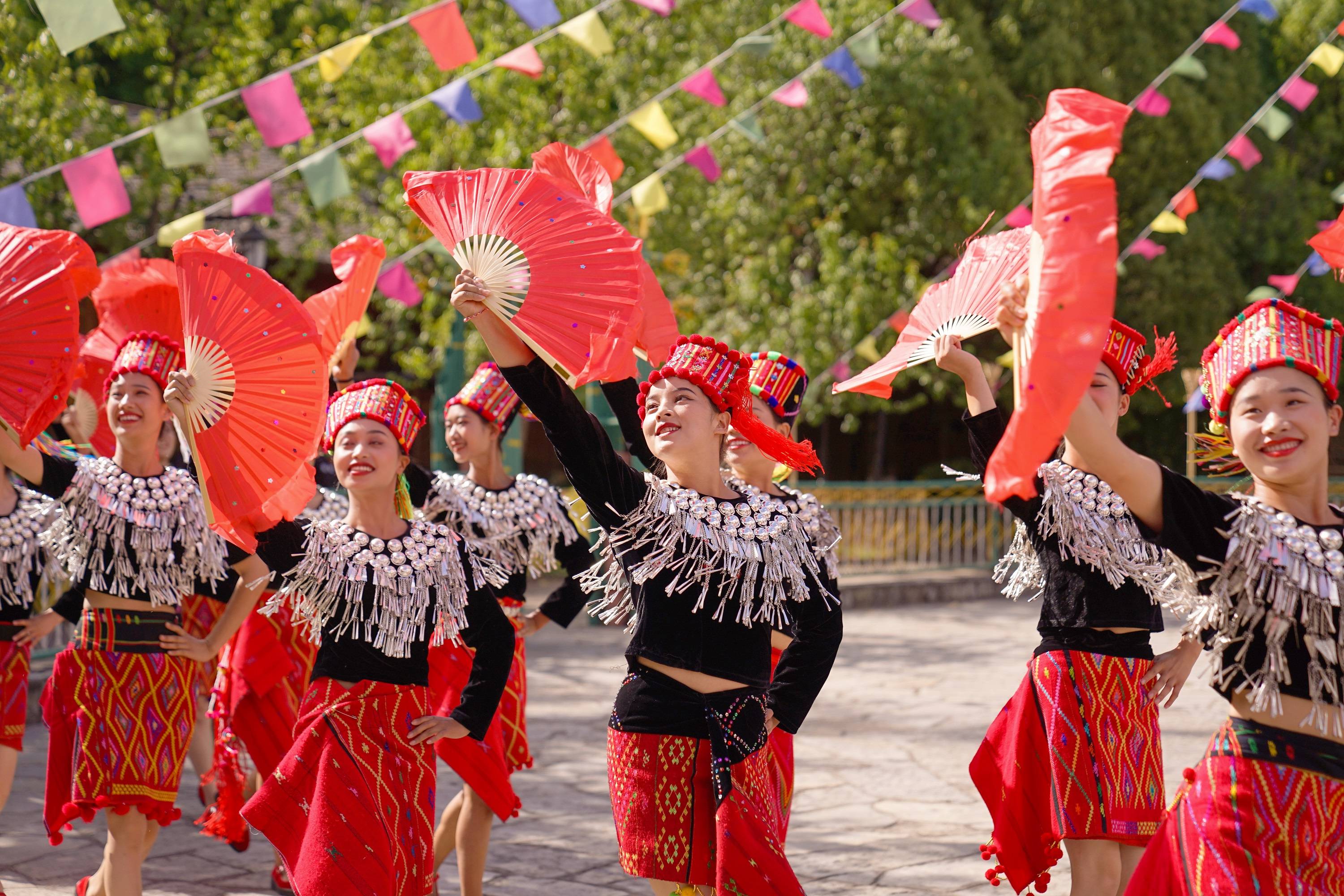 暑期来云南 感受多彩民族风情_民族村_活动_文化