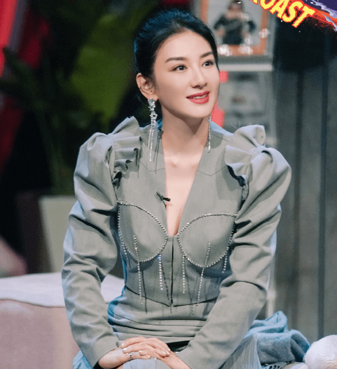 黄奕称和张雨绮撞剧本,吐槽大会上化身"段子手",她实在是敢说_时候
