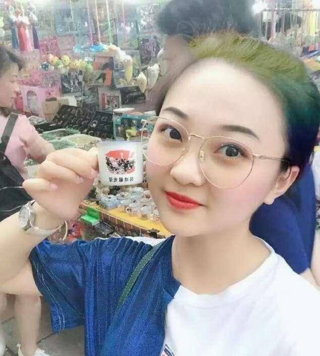 林妙可近照曝光,胖了又不会穿搭,身材的缺点全暴露了_同学_照片_网友