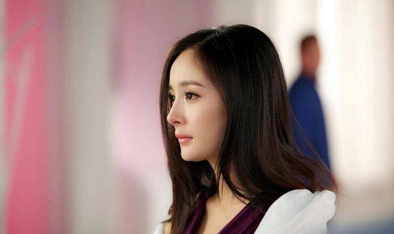 这导致许多网民开始质疑杨幂的高学历高成功者,一些网友评论道:这不