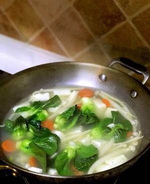 清爽的菜心豆腐汤,火锅底汤的最佳选择