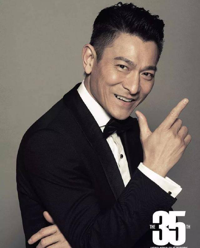 2009年的《建国大业》中,明星太多,刘德华只是饰演一个国民党军官俞济