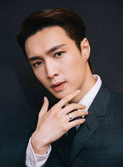 中拿张艺兴和吴亦凡做比较,《拜托了冰箱》中也曾经拿张艺兴和王嘉尔