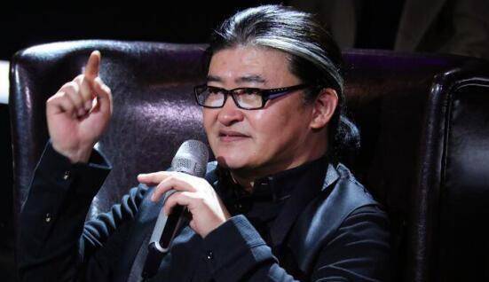 当他散开头发后,网友直呼:还是扎起来吧!_长发_内地_时候
