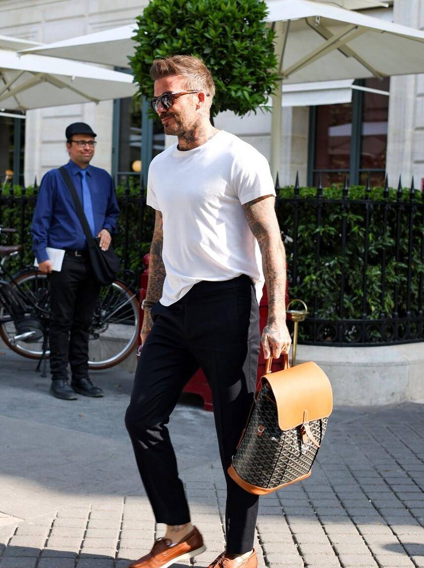 贝克汉姆夫妇现身街头爆炸,妖维多利亚身材让人羡慕,我真的好美!