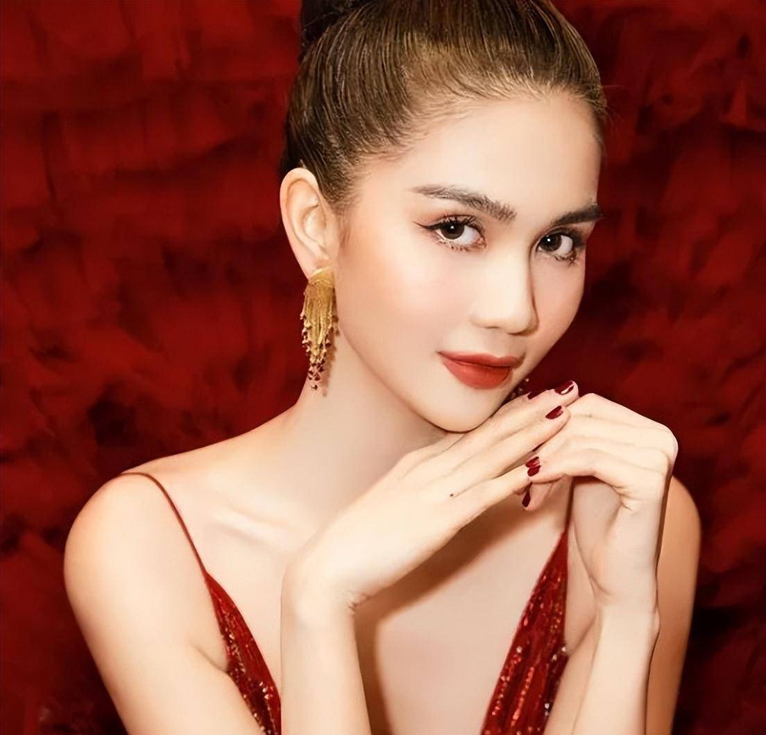 邓玉贞:国外第一美人穿时尚装征服戛纳红毯,完美展现诱人身材_外国人