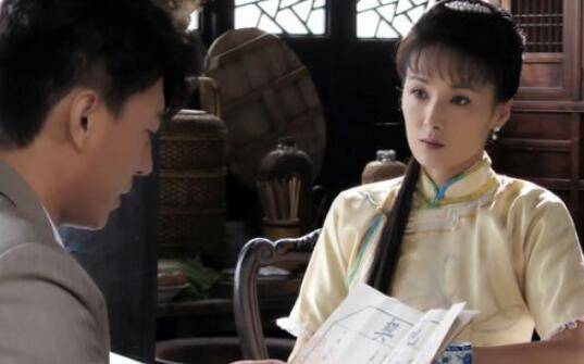 原来,在和张若谷的朝夕相对中,凌嵋琳感到自己的心