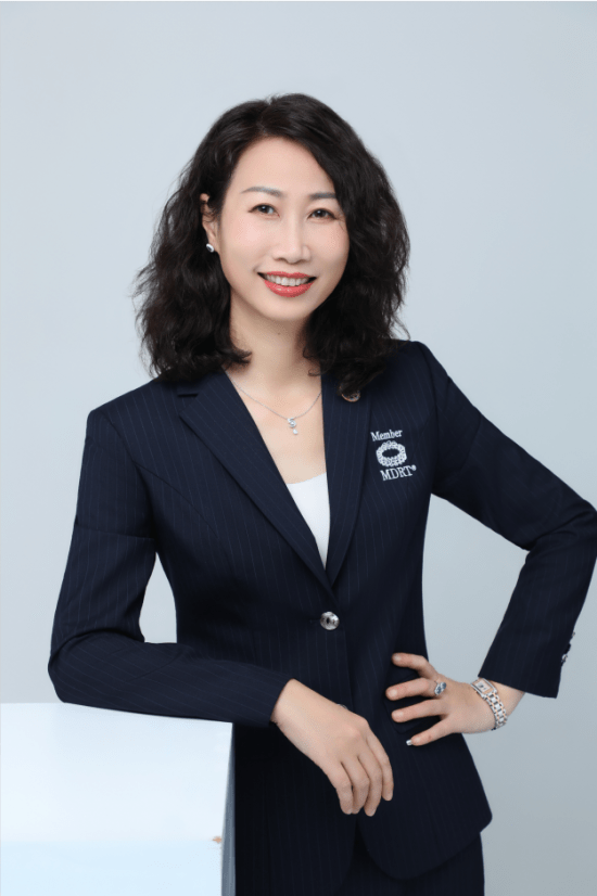 杂志封面人物——洪灵霞:让身边人更好地生活_行业_客户_保险