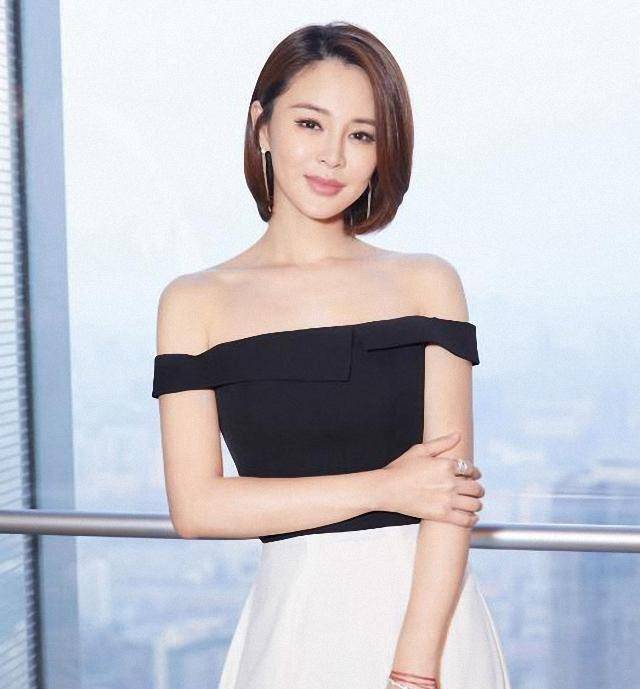 佟大为老婆太会穿,穿酒红色挂脖连衣裙好华丽,曼妙身姿太吸睛_关悦