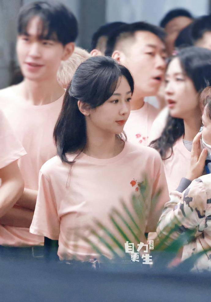 杨紫不想被打压,不肯透露工作人员背叛王一博?_合作_乐华_流量