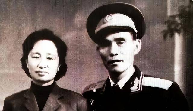 邓华被降职处理,为何韦杰中将还敢去看望他?