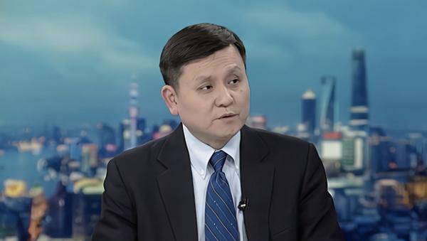 医学教授张文宏,捐款千万令质疑他的人哑口无言,医生就该清贫?