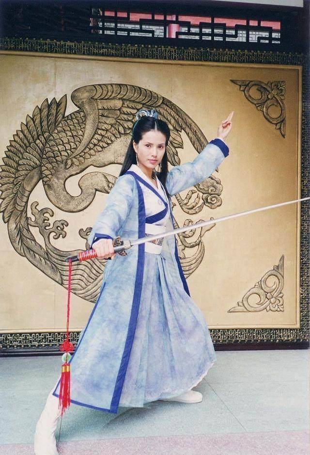 古装扮相仙气十足,李若彤一人分饰三角_电影_小龙女_电视剧