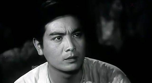 昔日上影厂帅气男明星,70年代当红小生曾齐名达式常,如今67岁胡子也白