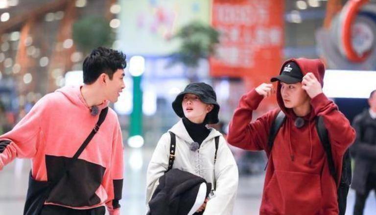 黄子韬王彦霖同晒合照关系好,不过这两张图片什么鬼?_照片_对方_俩人