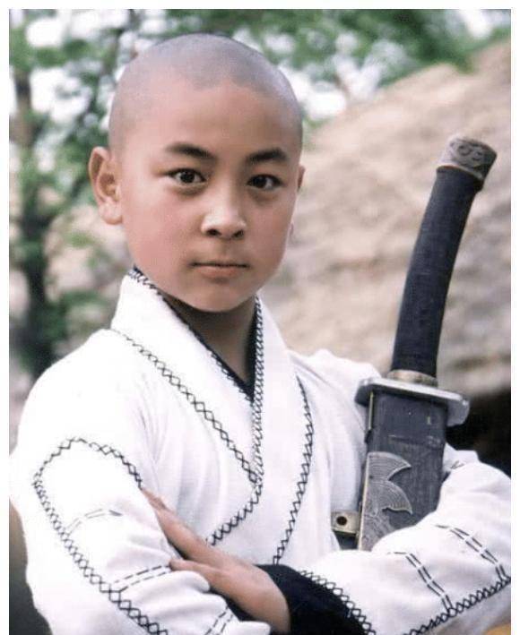 释小龙长大后多年不拍戏,却"豪"气十足,网友:瞅瞅他爸爸是谁_孩子