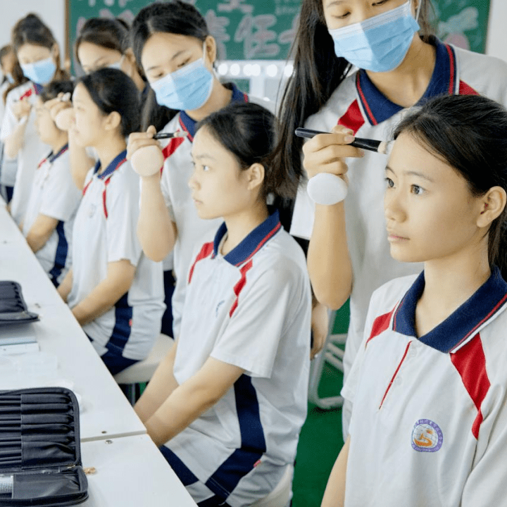 佛山市现代商贸技工学校_佛山学化妆学校_形象设计专业