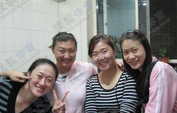 这位曾被称为女排第一美女的她,在退役后便嫁给了男排帅哥王海川,两人