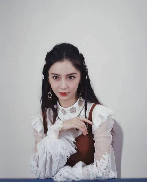 杨颖在歌词中躺枪,调皮可爱回应:"姐不吃你这套"表情包_刘嘉玲_热狗