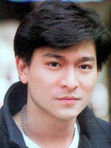 严屹宽23岁帅气,谢霆锋帅气,古天乐也帅气,都不及图9风流倜傥