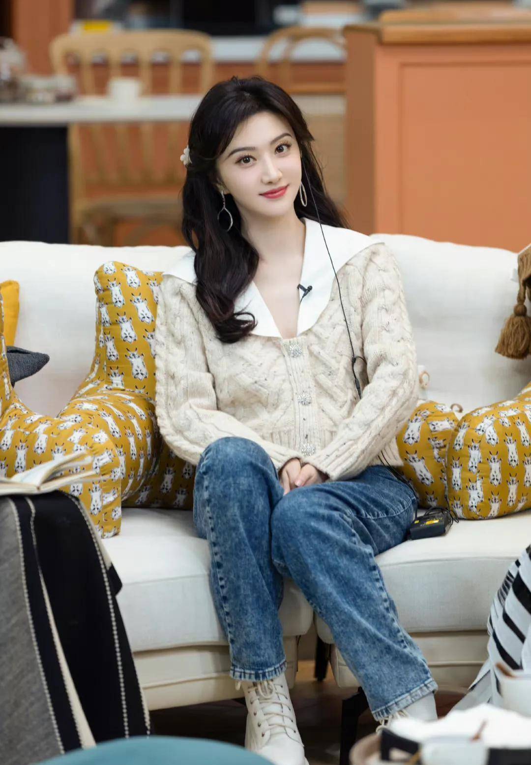 景甜亲身示范:不染头发,裙选长,裤选宽,35岁依旧优雅高级