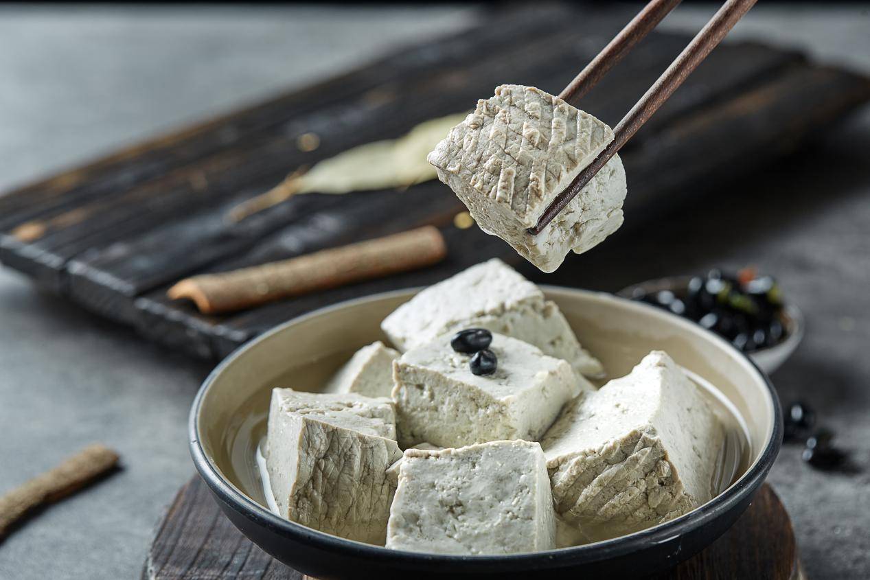 馋鱼道手工黑豆花馋鱼道现炒椒麻鱼也有豆花,和鱼一起煮好的豆花吸饱