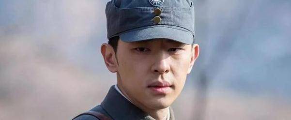 有一种遗传叫邓伦,妈妈长得好看,儿子只遗传了括号唇,太帅了_家里人